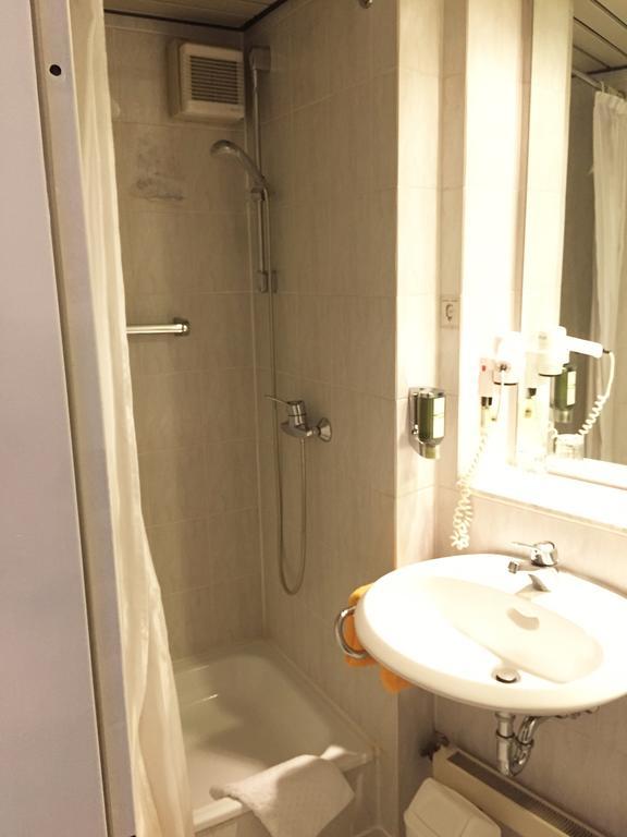 Hotel Ambassador Bonn Phòng bức ảnh